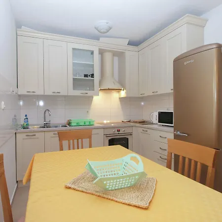 Apartment Ana 1707 *