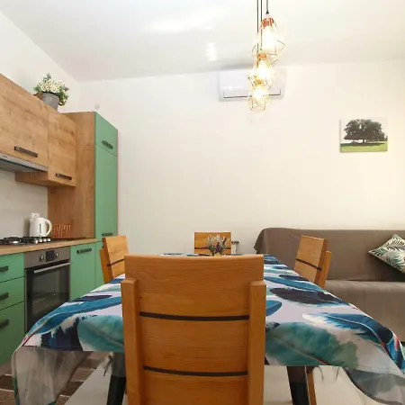 Apartment Ana 1707 *